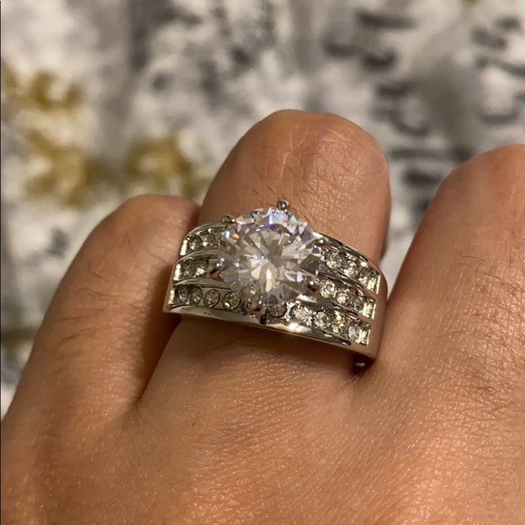 Macys ring - Picture 3 of 3